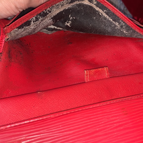 Authentic Louis Vuitton red epi wallet - Picture 14 of 16